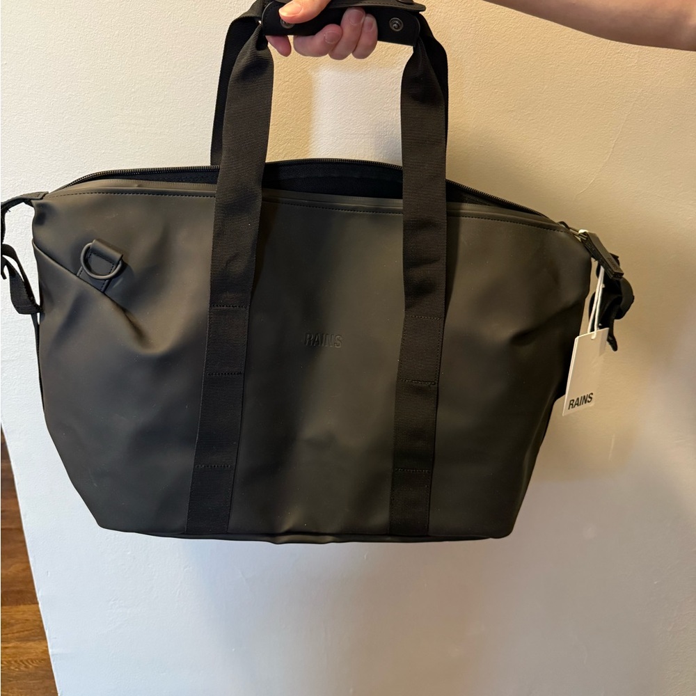 Rains Black Duffel Bag with Sleek Design and Durable Construction